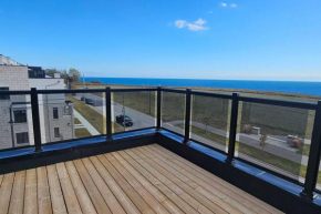 Lakehouse with Rooftop View - Long-Term Only
